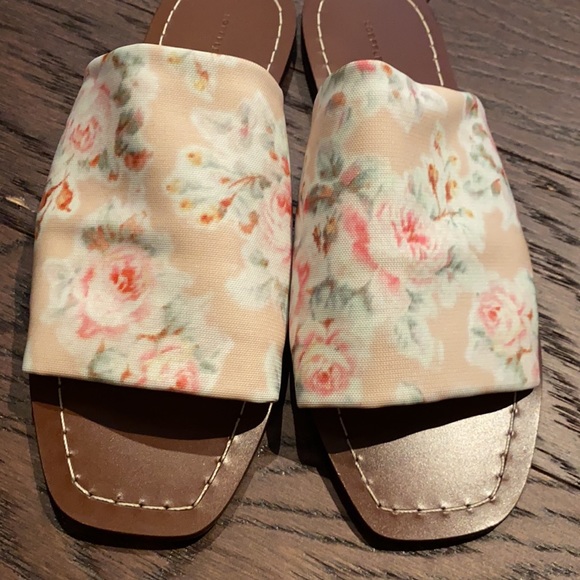 Loeffler Randall slides - Picture 3 of 5